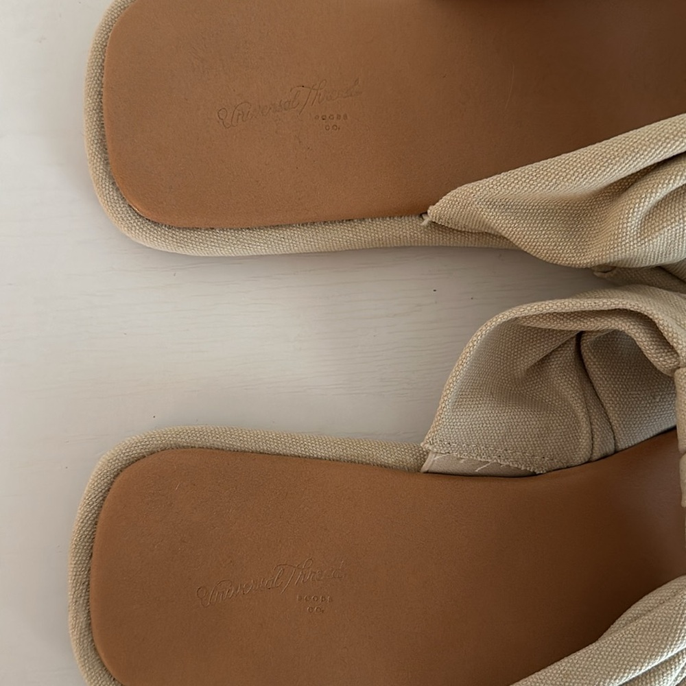 Universal Thread Target sandals - Picture 3 of 4